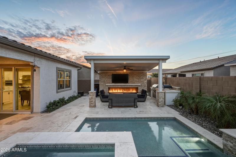 33_042_dsc_3771_with_fire