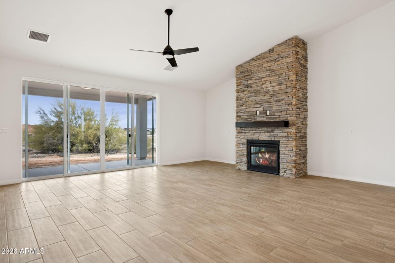 7-web-or-mls-20122-w-hazelwood-st