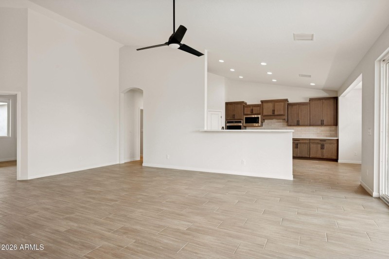 11-web-or-mls-20122-w-hazelwood-st