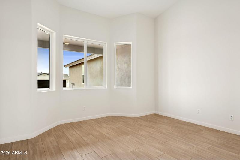 35-web-or-mls-20122-w-hazelwood-st