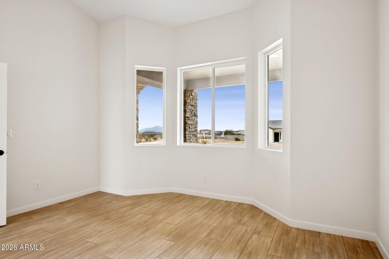 37-web-or-mls-20122-w-hazelwood-st