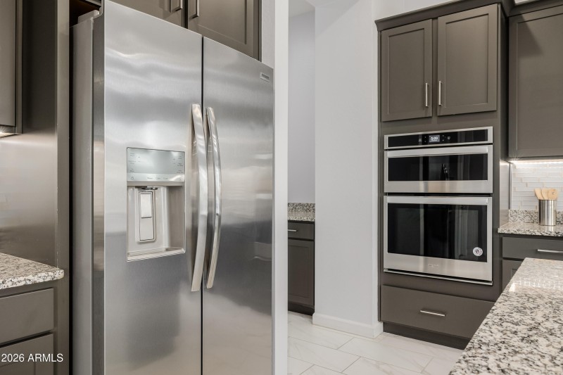 Contempory Chef's Dream Kitchen