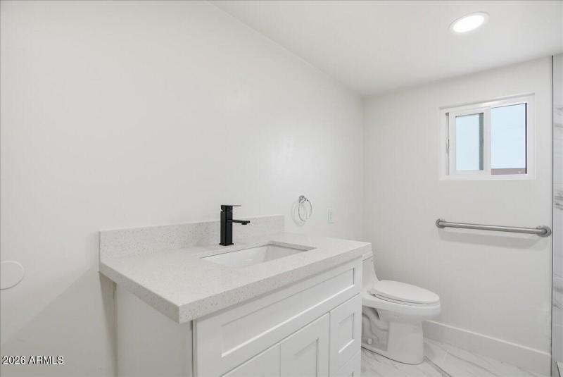 17-752 E Glade Ave_RedHogMedia