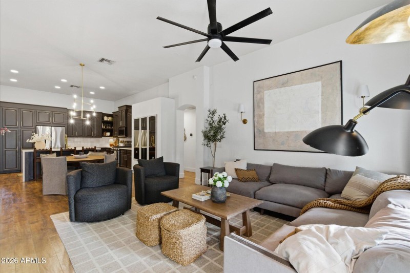 06-Living to Kitchen