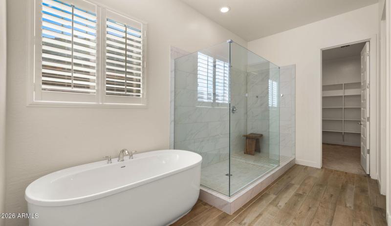 29-web-or-mls-Primary Bedroom5