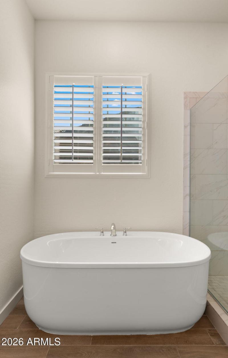 32-web-or-mls-Primary Bedroom1