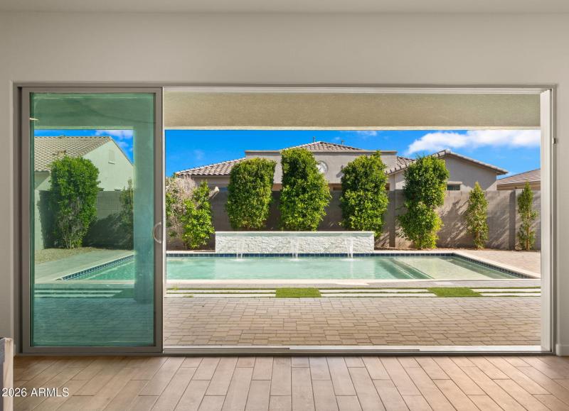 37-web-or-mls-Great Room Glass Slider2