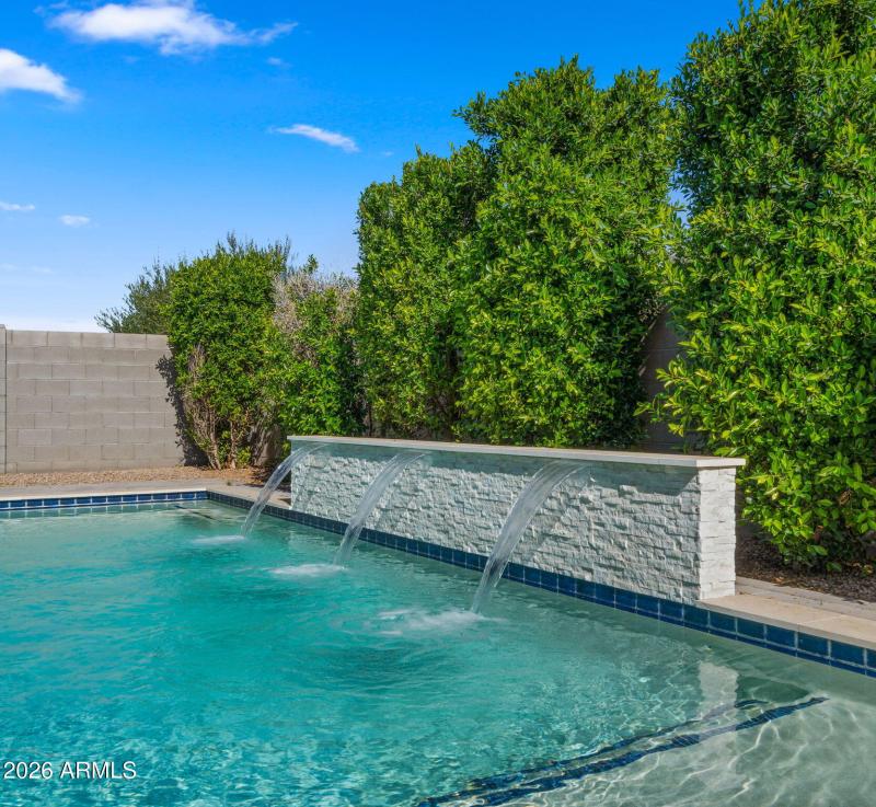 41-web-or-mls-Backyard1