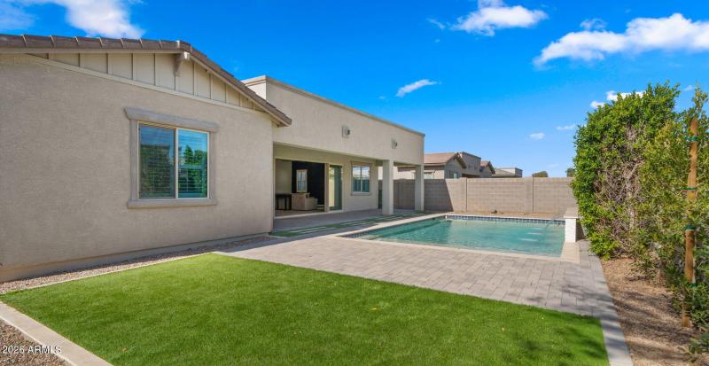 44-web-or-mls-Backyard7