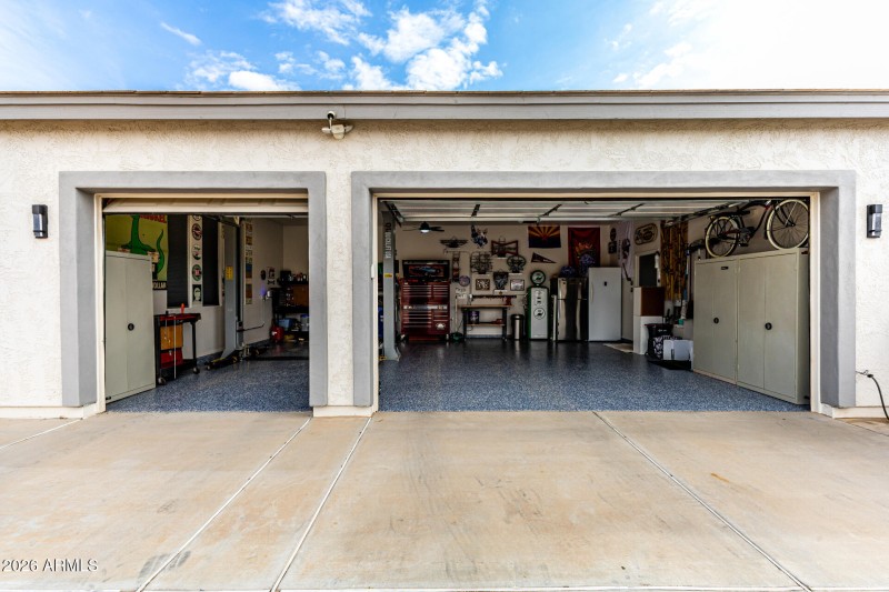 3 CAR GARAGE WITH LIFT