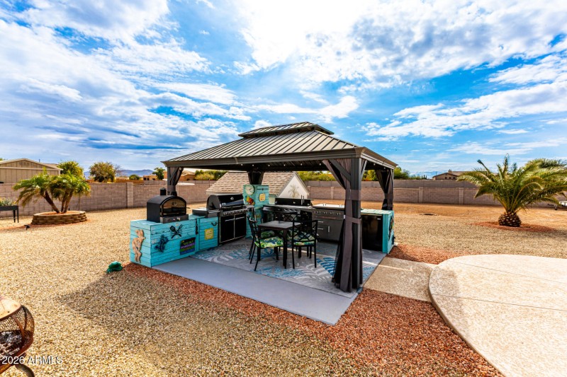 OUTDOOR KITCHEN