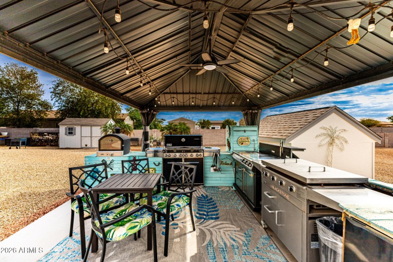 OUTDOOR KITCHEN