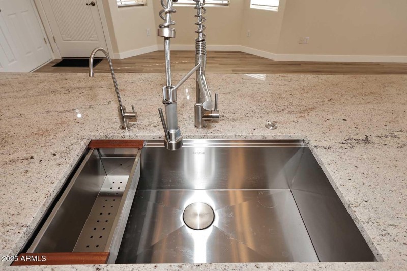 Kitchen-Farmer Sink
