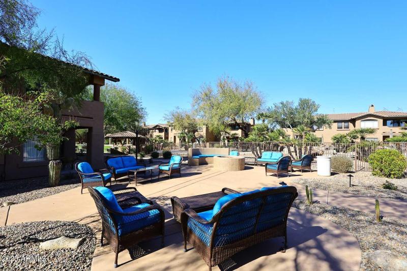 Mirage Crossing-Outdoor Patio