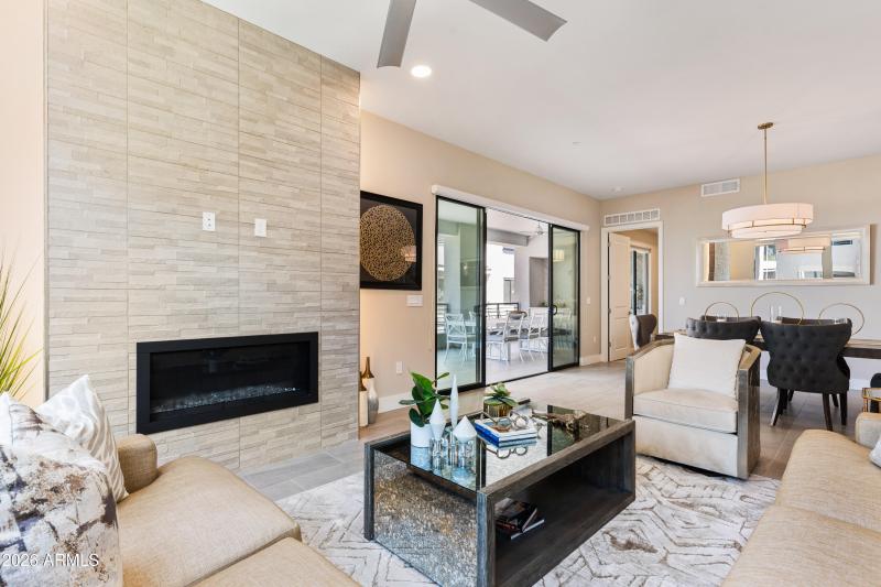 TheLuxeValentino5mb-00457