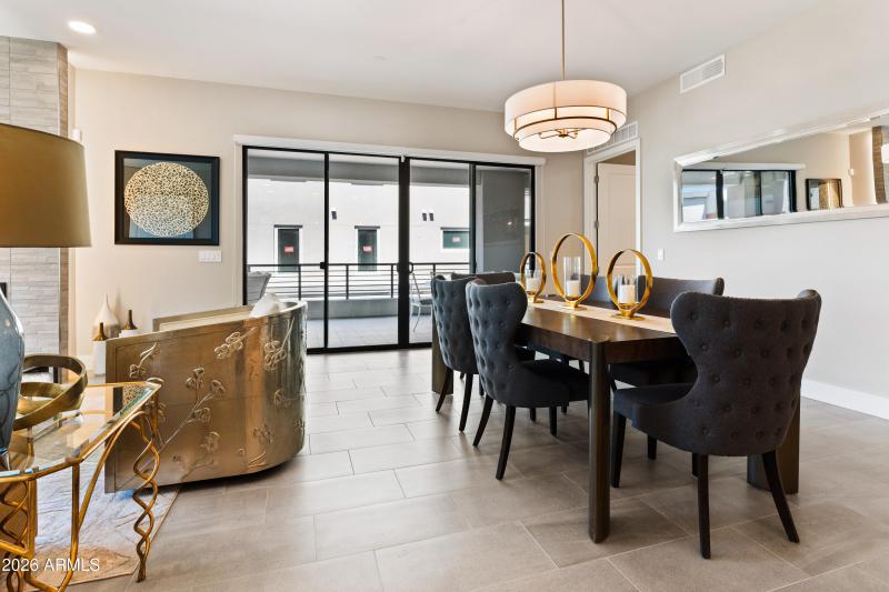 TheLuxeValentino5mb-00526