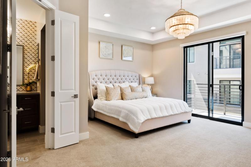 TheLuxeValentino5mb-00570