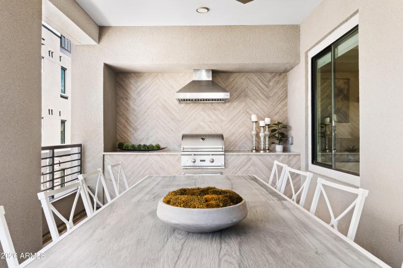 TheLuxeValentino5mb-00671