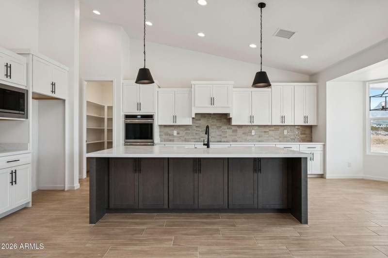 13-web-or-mls-20136-w-hazelwood-st