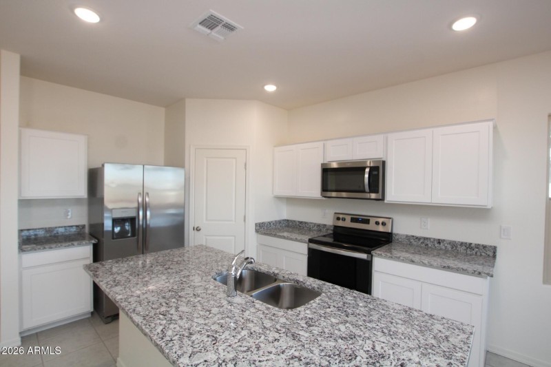 ad4afffb-b717-4e70-b7b6-9bf6a1490507