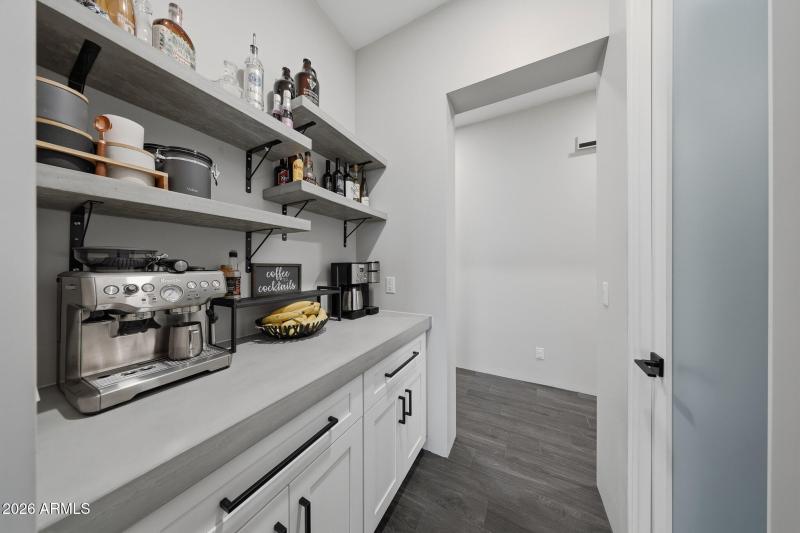 Butler / Bar area