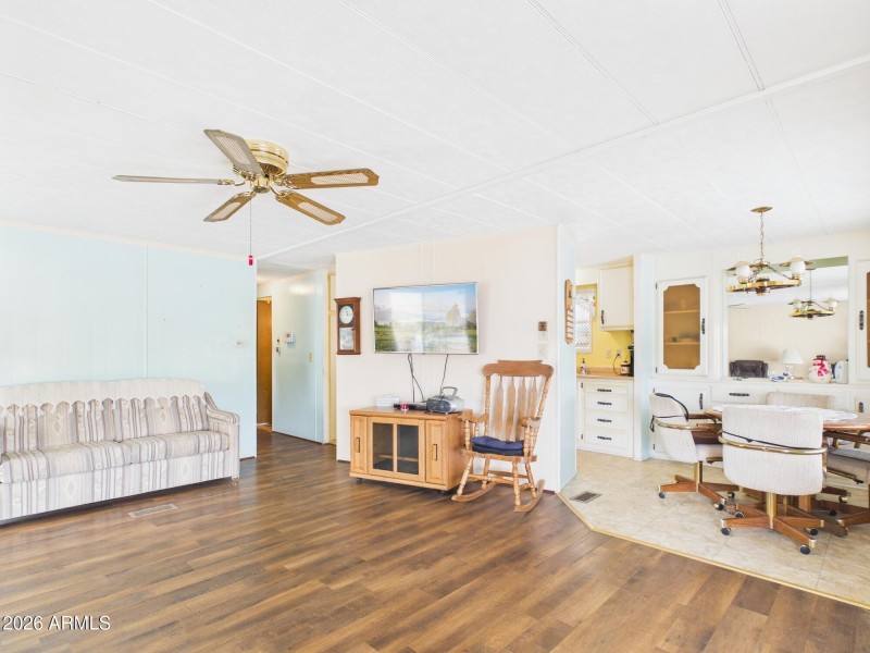 CAM03379G0-PR0179-STILL006