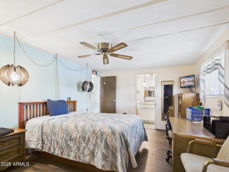 CAM03379G0-PR0179-STILL010