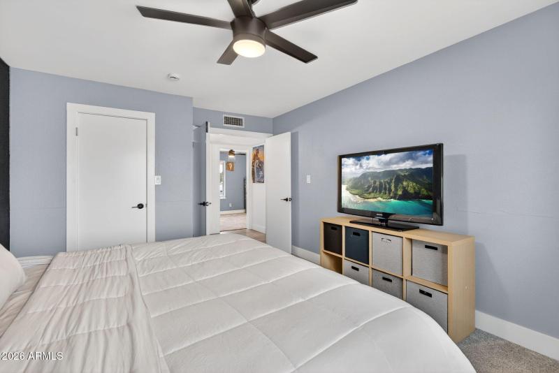 18-web-or-mls-11E Hopi Ave