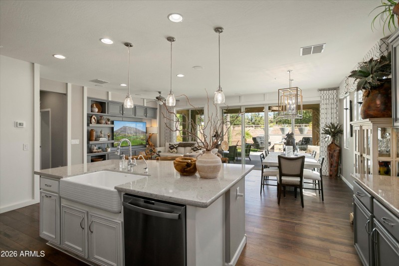 BEAUTIFUL APRON FRONT FARMHOUSE SINK