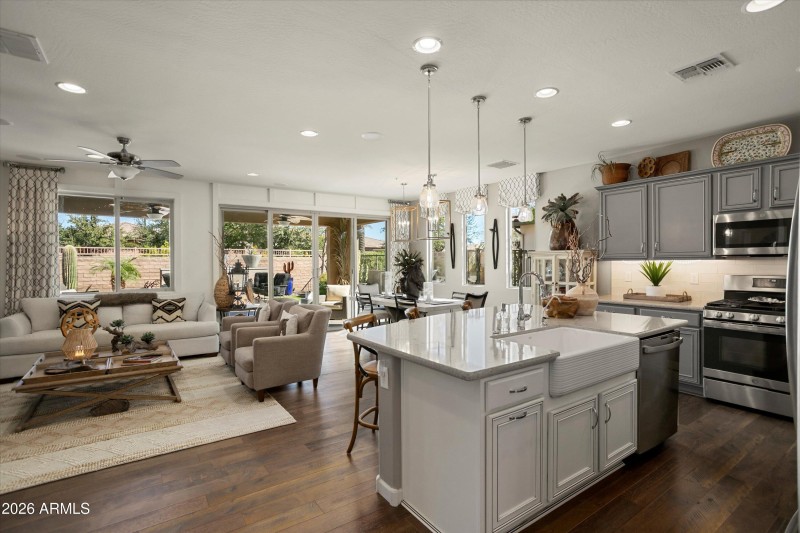 ISLAND WORK CENTER & BREAKFAST BAR