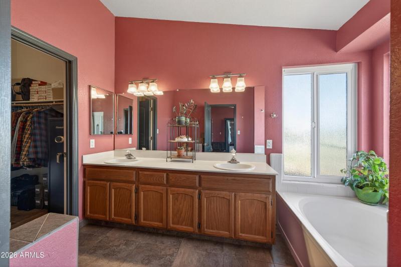 Interior - 4833 S Laguna Ave-14