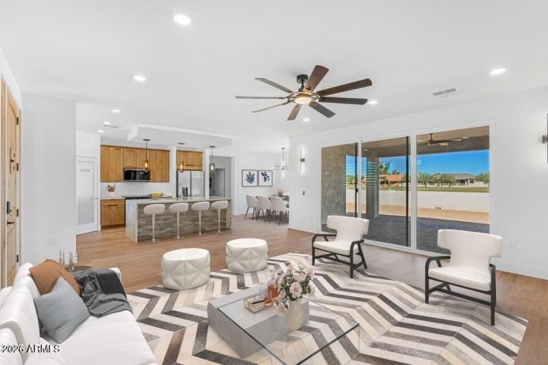 20251031023522504290000000-o