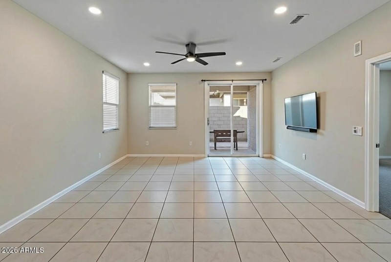 living room no staging