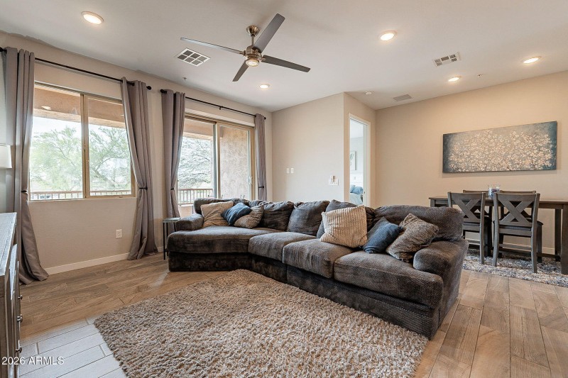 11-web-or-mls-Queen-11