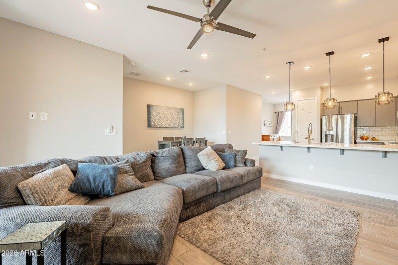 12-web-or-mls-Queen-12