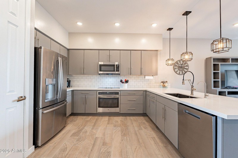 16-web-or-mls-Queen-16