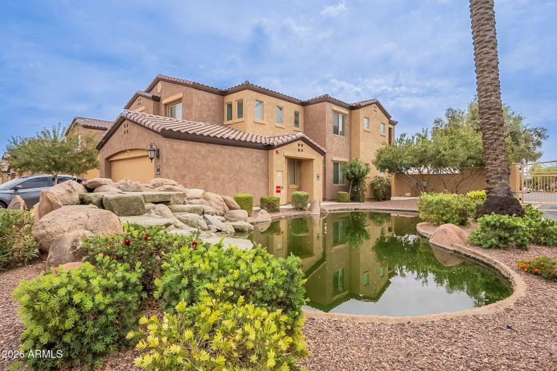 42-web-or-mls-Queen-42