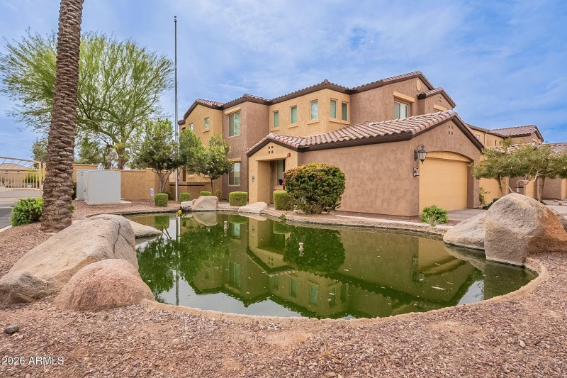 44-web-or-mls-Queen-44