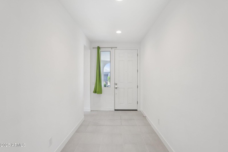 32-web-or-mls-E Via Del Sol-0506-026