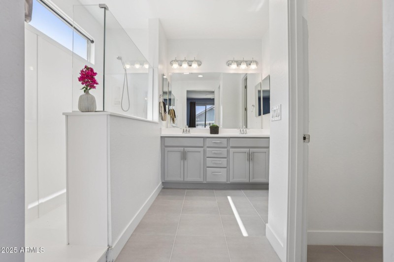 52-web-or-mls-E Via Del Sol-0506-042