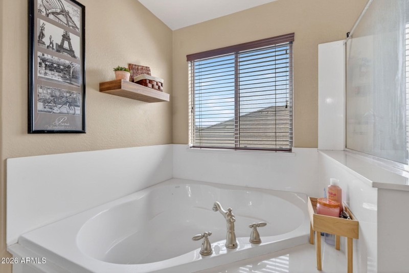 31-web-or-mls-26N Sandstone Way