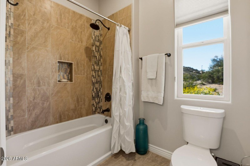 Jack & Jill Private Shower