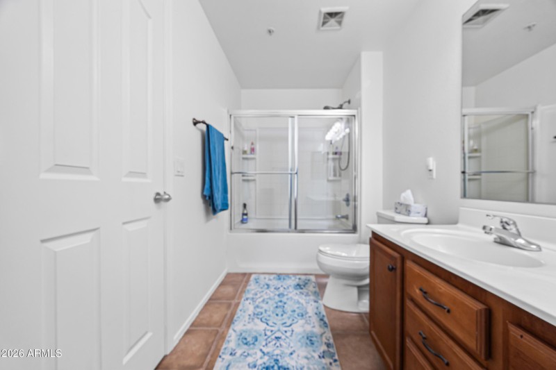 Dual Sinks in Primary Bath