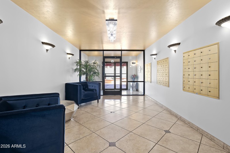 Lobby/Mailboxes