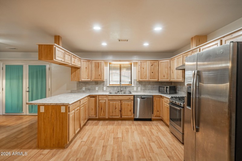 4-web-or-mls-263-s-11th-st