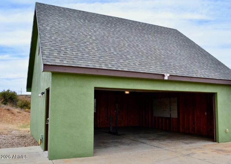 spacious-detached-2-car-garage-with-loft