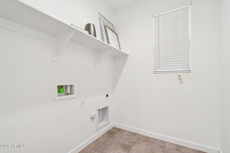 24-web-or-mls-W Cortez St-S1702-024