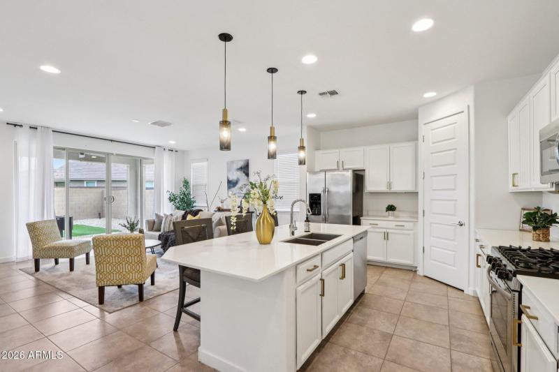 15-web-or-mls-W Cortez St-S1702-015