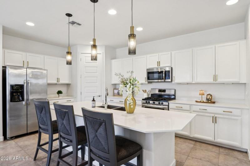 11-web-or-mls-W Cortez St-S1702-011