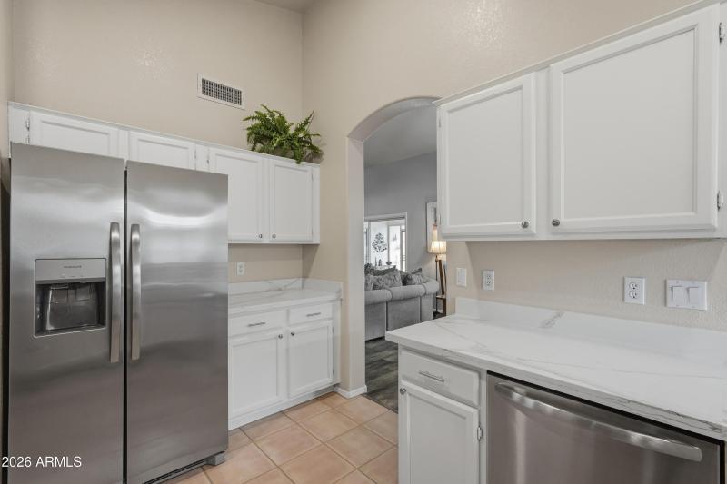 21Kitchen Looking toward Dining-Great Ro